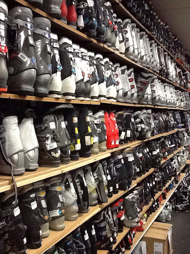 Sporting Goods Store «Play It Again Sports - Schaumburg , IL», reviews and photos, 1127 S Roselle Rd, Schaumburg, IL 60193, USA