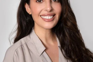 Dra. Virginia Flores | Dermatóloga en Málaga image