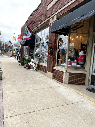 Antique Store «Logan Village Mall», reviews and photos, 977 Logan St, Noblesville, IN 46060, USA