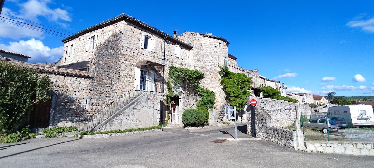 Camping De Mon Village (Aire Camping-Car Park) à Ruoms (Ardèche 07)