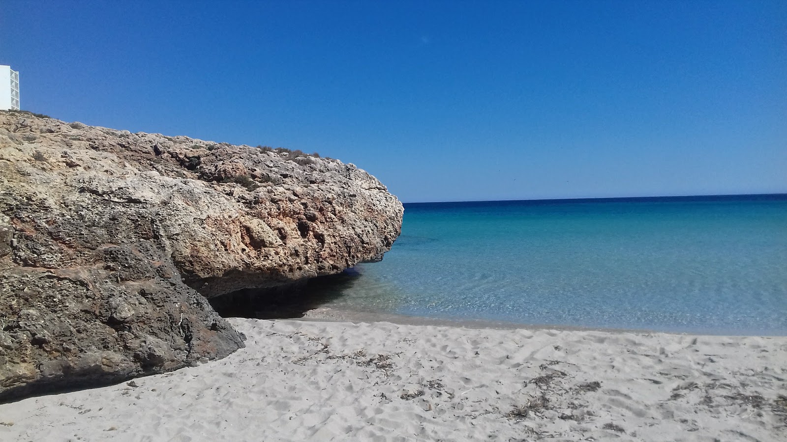 Fotografie cu Playa Cala Murada cu o suprafață de apa pură turcoaz