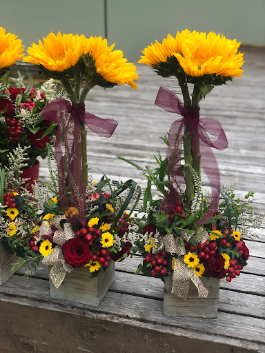 Florist «Yelm Floral- $10.00 (online coupon only)», reviews and photos, 202 W Yelm Ave, Yelm, WA 98597, USA