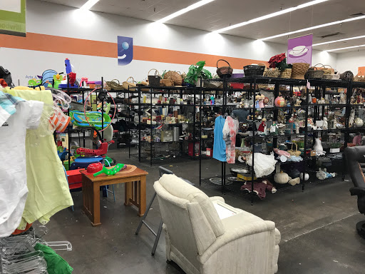 Thrift Store «7th St & Union Hills Goodwill Retail Store & Donation Center», reviews and photos, 710 E Union Hills Dr, Phoenix, AZ 85024, USA