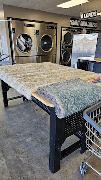 Giant Laundromats (Mega Load) - Photo 9 - Car repair in East Moline, IL, Davenport