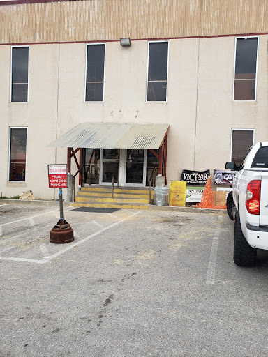 Animal Feed Store «Locke Hill Feed, Pet, & Lawn Supply», reviews and photos, 4927 Golden Quail #105, San Antonio, TX 78240, USA