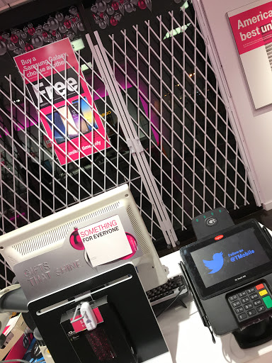 Cell Phone Store «T-Mobile», reviews and photos, 35020 Newark Blvd, Newark, CA 94560, USA