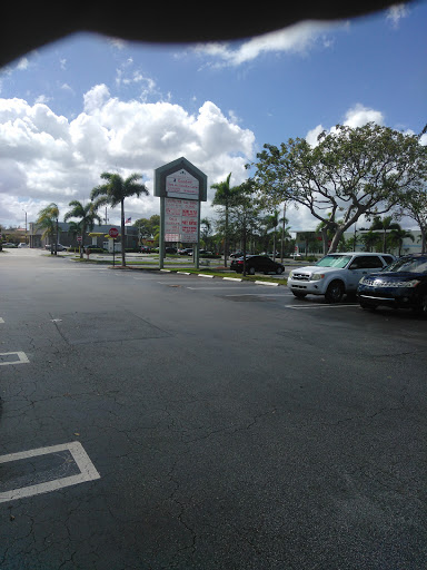 Thrift Store «Goodwill Greenacres/Woodbridge Store & Donation Center», reviews and photos, 6601 Forest Hill Blvd, Greenacres, FL 33413, USA