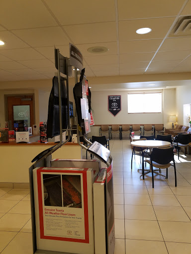 Used Car Dealer «Toyota of Vineland», reviews and photos, 650 N Delsea Dr, Vineland, NJ 08360, USA