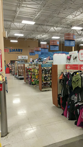 Pet Supply Store «PetSmart», reviews and photos, 215 N Burkhardt Rd, Evansville, IN 47715, USA