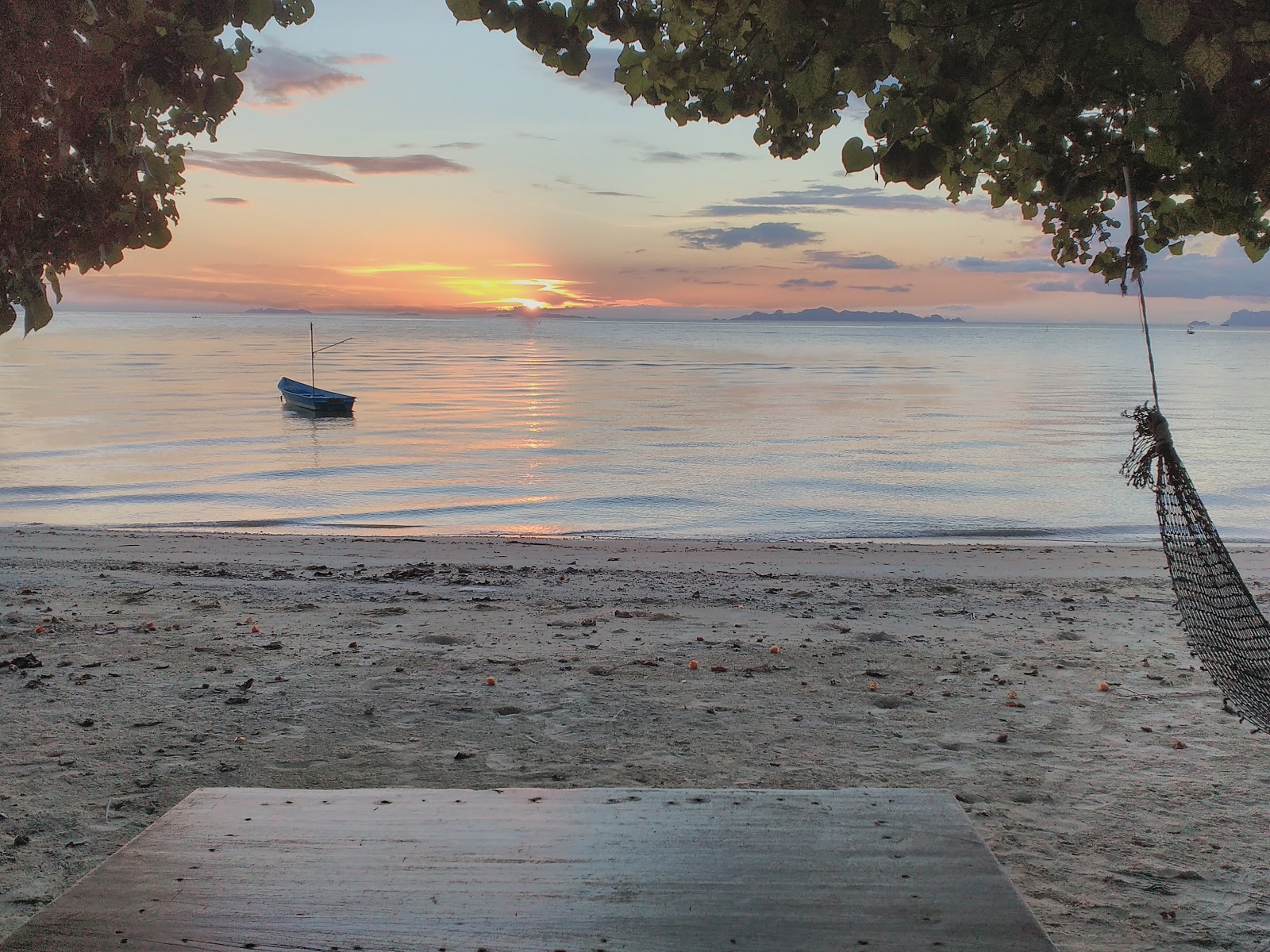 Foto de Bangmakham Sunset Beach - lugar popular entre os apreciadores de relaxamento