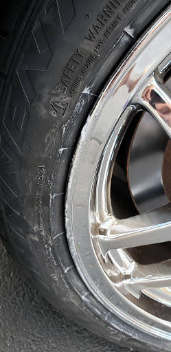 Tire Shop «Discount Tire Store - Saint Paul, MN», reviews and photos, 1350 University Ave W, St Paul, MN 55104, USA