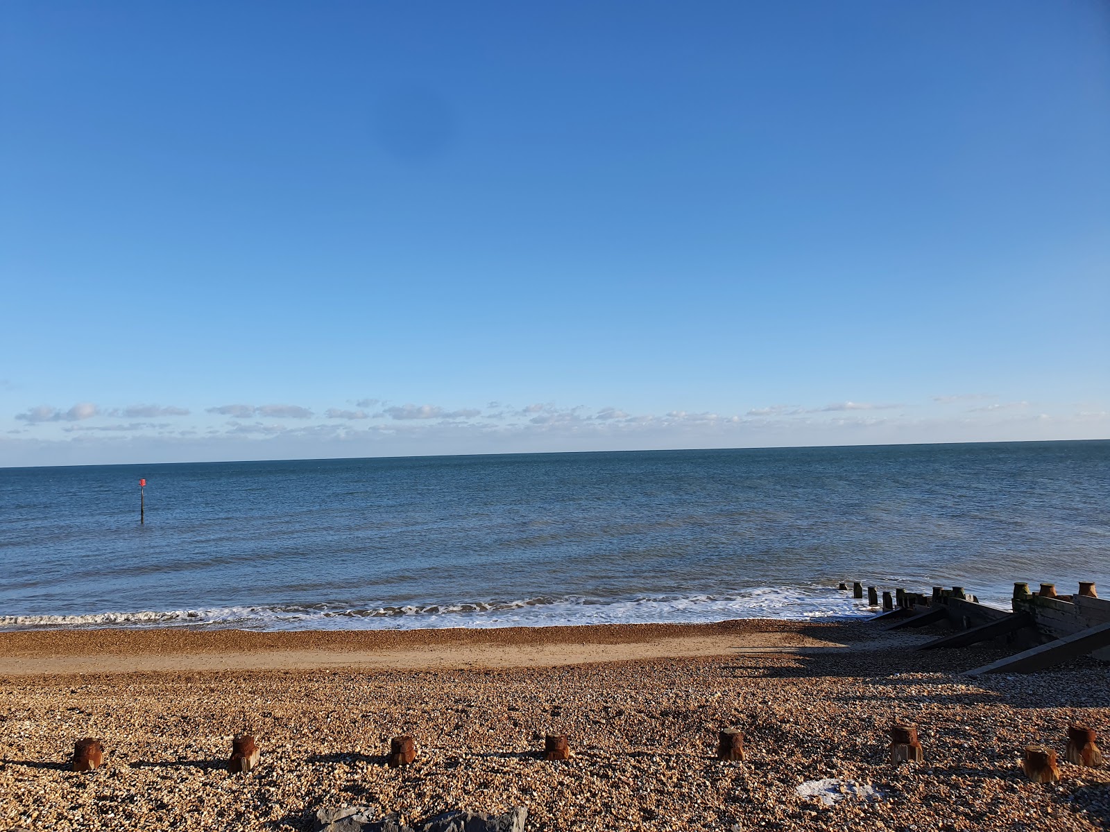 Photo of Hythe beach with very clean level of cleanliness