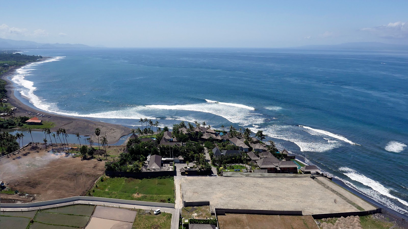 Photo de Rangkan Beach avec plage spacieuse