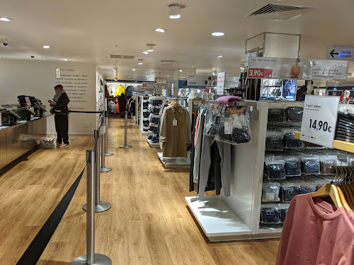 Magasin de vêtements UNIQLO MONTPARNASSE Paris