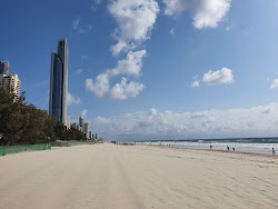 Foto af Surfers Paradise Beach med høj niveau af renlighed