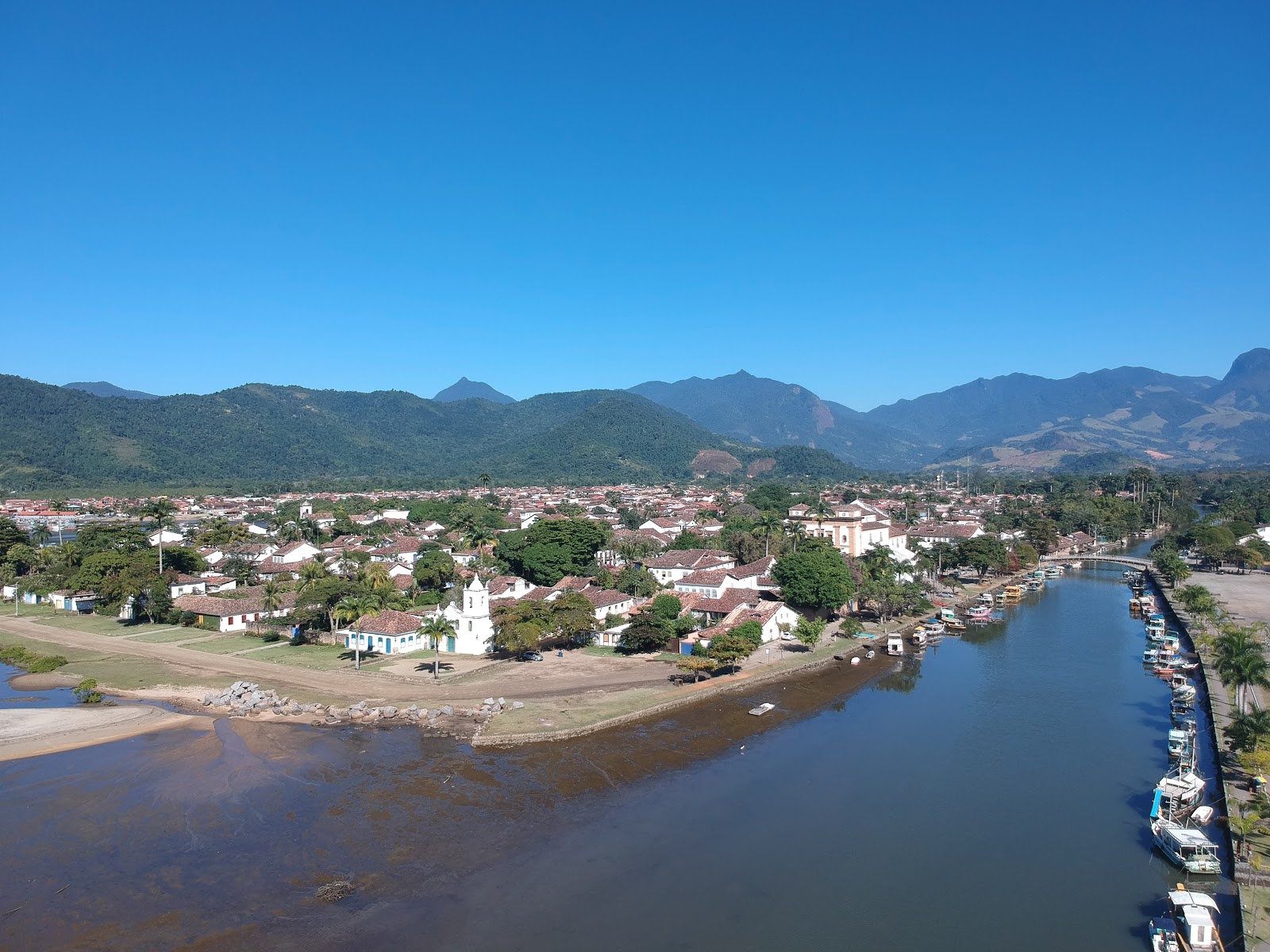 Photo of Praia em Paraty with bright sand surface