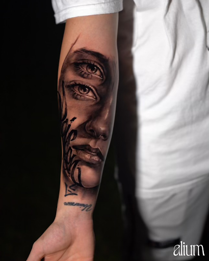 Explore small floral tattoo ideas, creative tattoo ideas in Culver City, available at Alium Tattoo Studio