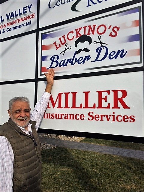 Luckino's Barber Den 43953