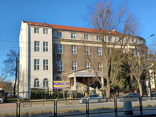 Szkoły Zmartwychwstanek - Szkoła Podstawowa i Liceum
