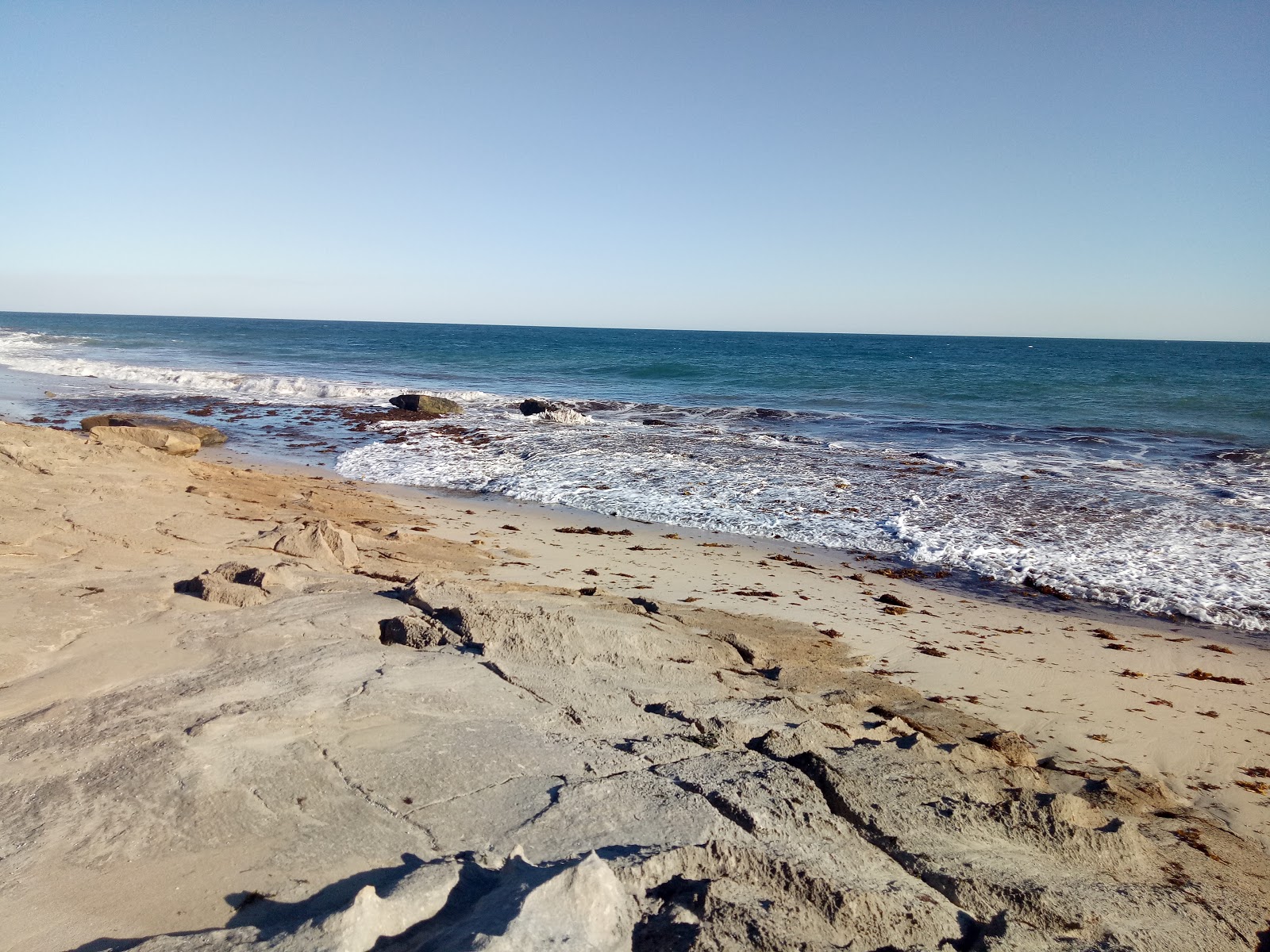 African Reef Beach'in fotoğrafı - rahatlamayı sevenler arasında popüler bir yer
