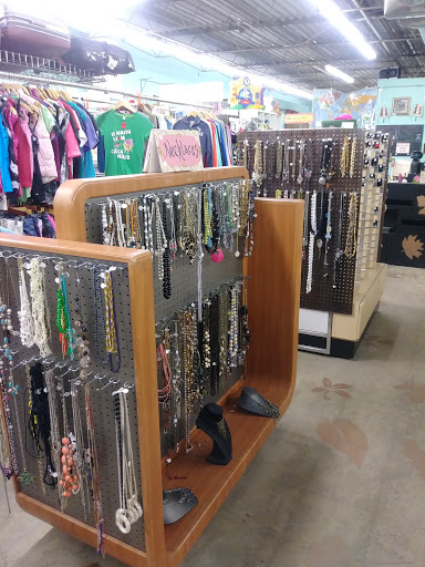 Thrift Store «Family Tree Resale», reviews and photos, 5066 N Lincoln Ave, Chicago, IL 60625, USA