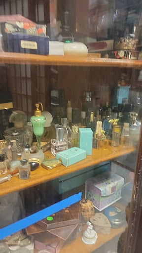 Antique Store «The Antique & Thrift Shop», reviews and photos, 100 Sunrise Hwy, Valley Stream, NY 11581, USA