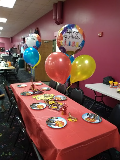 Restaurant «The Pickle Lounge & Northside Lanes», reviews and photos, 1776 Independence Pkwy, Hartford City, IN 47348, USA