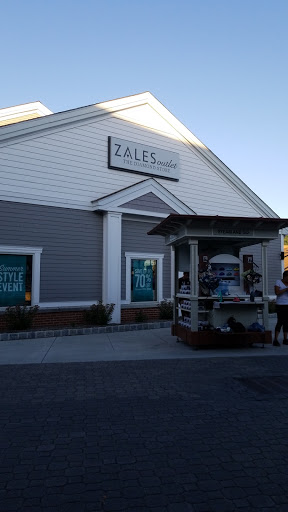 Jewelry Store «Zales - The Diamond Store», reviews and photos, 443 Evergreen Ct, Central Valley, NY 10917, USA