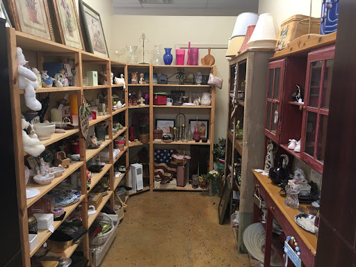 Thrift Store «Outreach Thriftique Store & Donation Center», reviews and photos, 2203 W Main St, Norman, OK 73069, USA