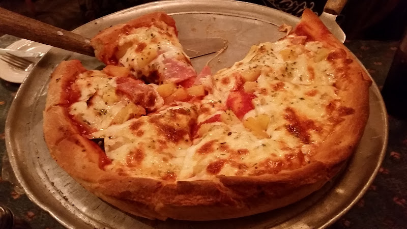 #1 best pizza place in Des Plaines - Little Villa Restaurant & Pizzeria