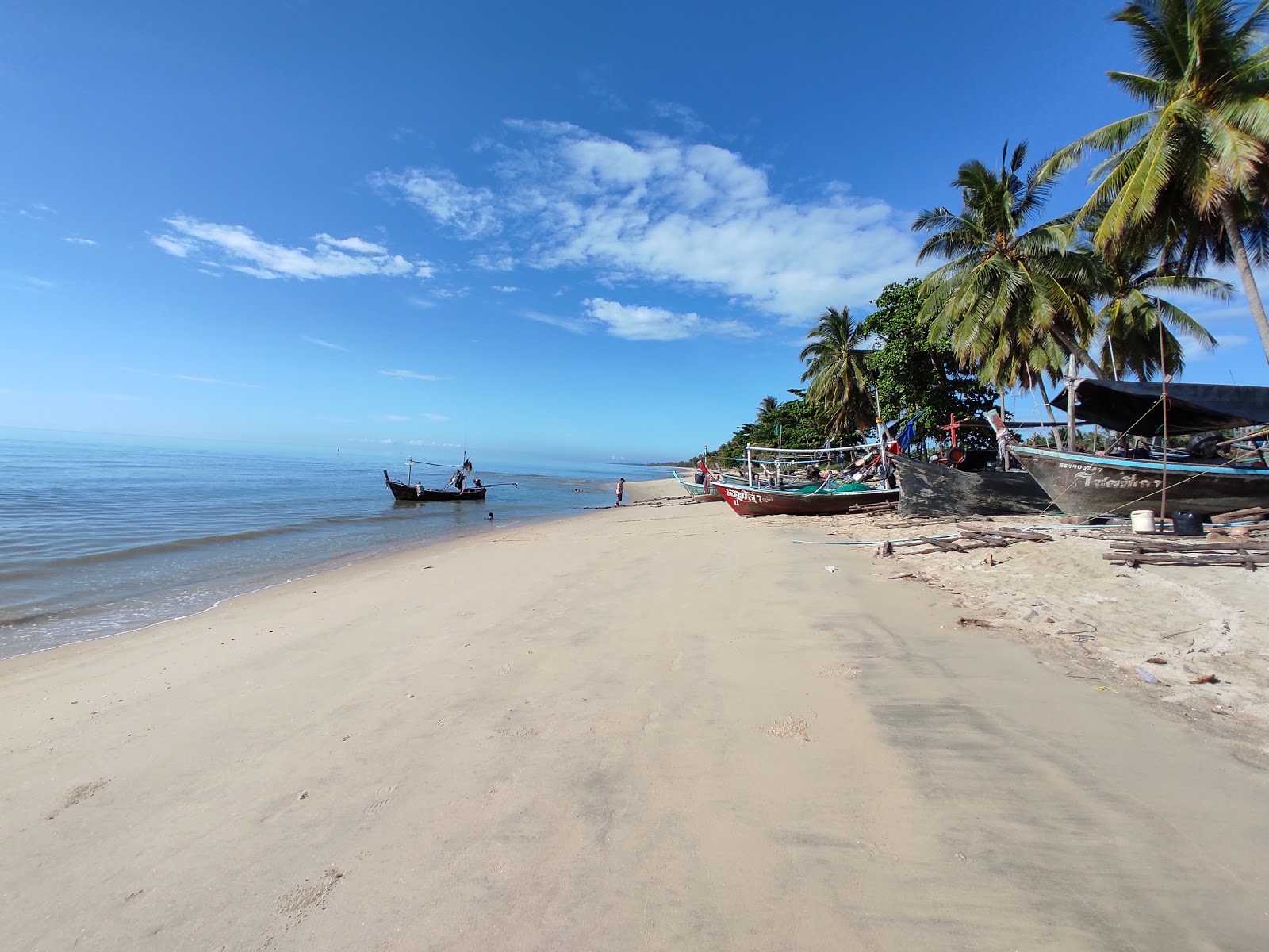 Photo de Hat Sao Phao avec sable blanc de surface