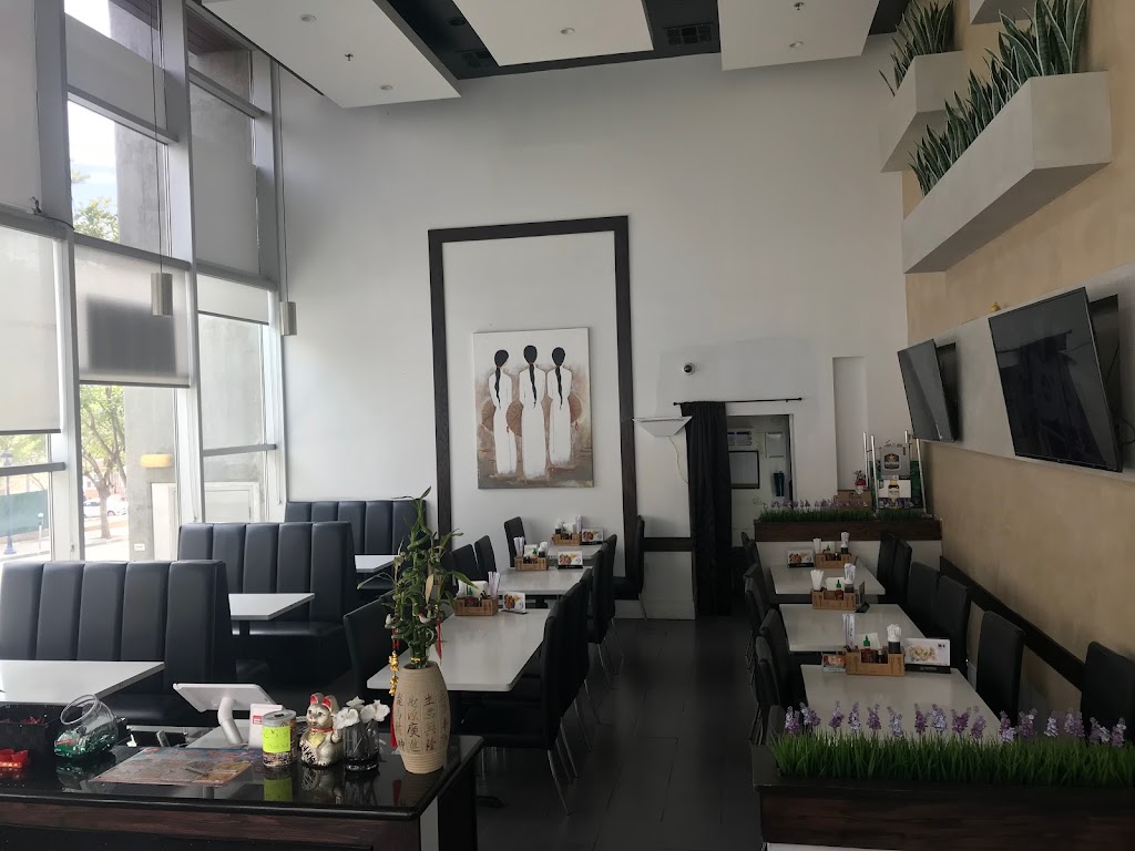 Flamin' Phó & Sushi Bar 92101