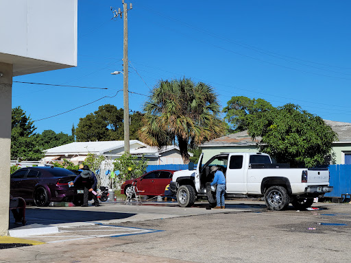 Car wash Angeles en Lake Worth