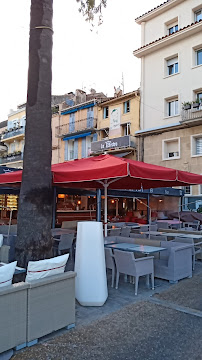 Atmosphère du Restaurant français Auberge du Port à Bandol - n°12