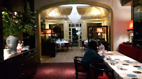 Atmosphère du Restaurant cantonais Chez Ly - Champs-Elysées à Paris - n°12
