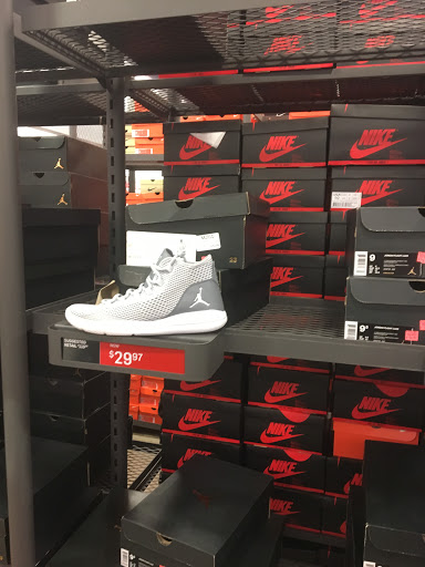 Sporting Goods Store «Nike Factory Store», reviews and photos, 20 Killingworth Tpke #155, Clinton, CT 06413, USA