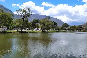 Laguna Viña del Río Park image