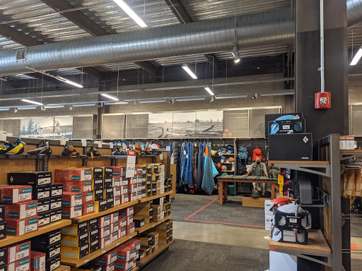 Camping Store «REI», reviews and photos, 2700 Seaglass Way, Oxnard, CA 93036, USA