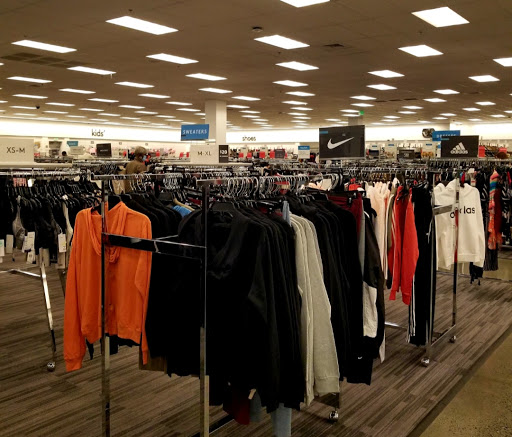 Department Store «Nordstrom Rack East Bay Bridge Shopping Center», reviews and photos, 3839 Emery St, Emeryville, CA 94608, USA