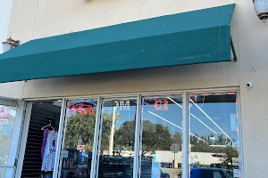 Hallandale Smoke Shop And Vape image