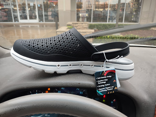 Shoe Store «SKECHERS Factory Outlet», reviews and photos, 1251-53 Marina Ct, San Leandro, CA 94577, USA