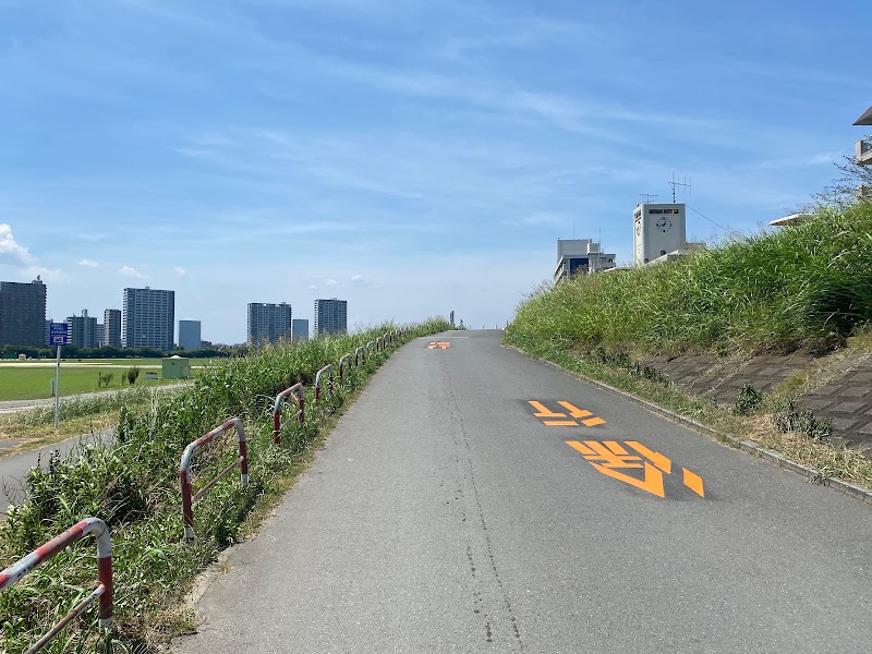 多摩川緑地広場駐車場