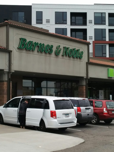 Book Store «Barnes & Noble», reviews and photos, 3216 W Lake St, Minneapolis, MN 55416, USA