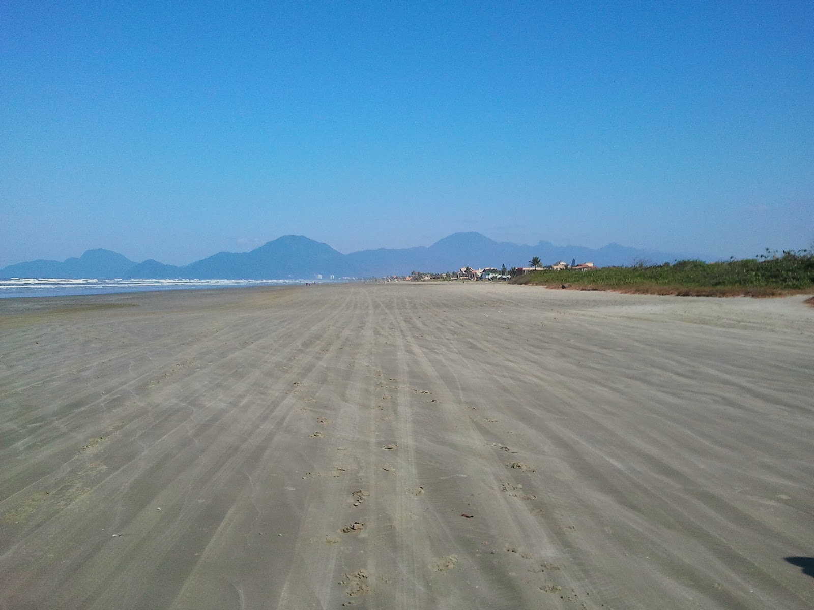 Photo de Plage de Peruibe situé dans une zone naturelle