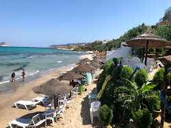 Foto di Ain Mestir Beach con costa lunga e dritta