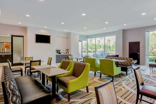 La Quinta Inn & Suites by Wyndham McAllen Convention Center image 9