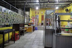 Rumah Makan Prasmanan emmy saelan image