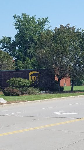 Shipping and Mailing Service «UPS Customer Center - Buffalo», reviews and photos, 931 Bailey Ave, Buffalo, NY 14206, USA