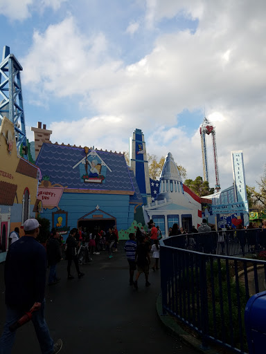 Shopping Mall «Looney Tunes Mall - Six Flags Over Texas», reviews and photos, 2201 E Road to Six Flags St, Arlington, TX 76011, USA