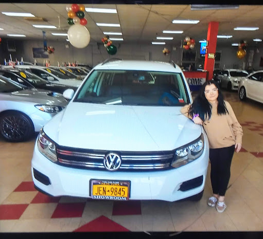 Used Car Dealer «Showroom Auto», reviews and photos, 42-08 35th Ave, Long Island City, NY 11101, USA